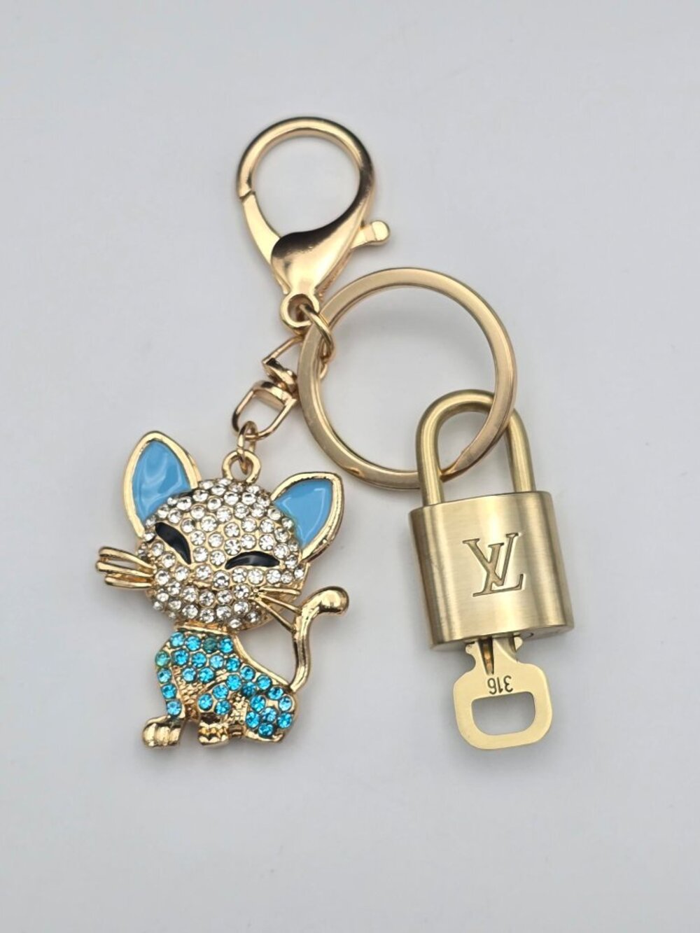 Louis Vuitton Gold Lock 🔑 Authentic LV Padlock + Unbranded Cat Bag Charm - Picture 4 of 8
